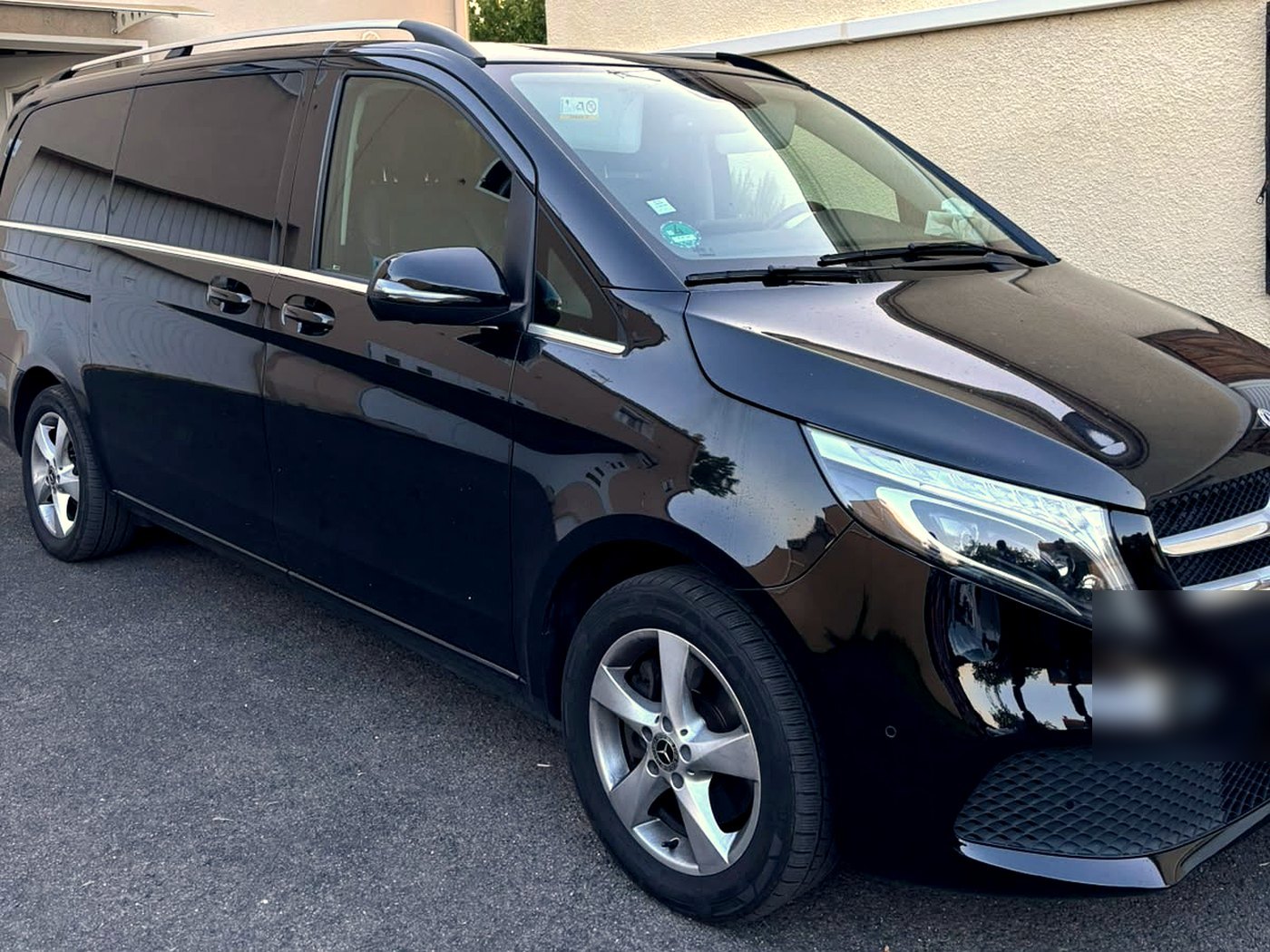 Van Mercedes Classe V noir avec chauffeur — P&G Privé, Île-de-France